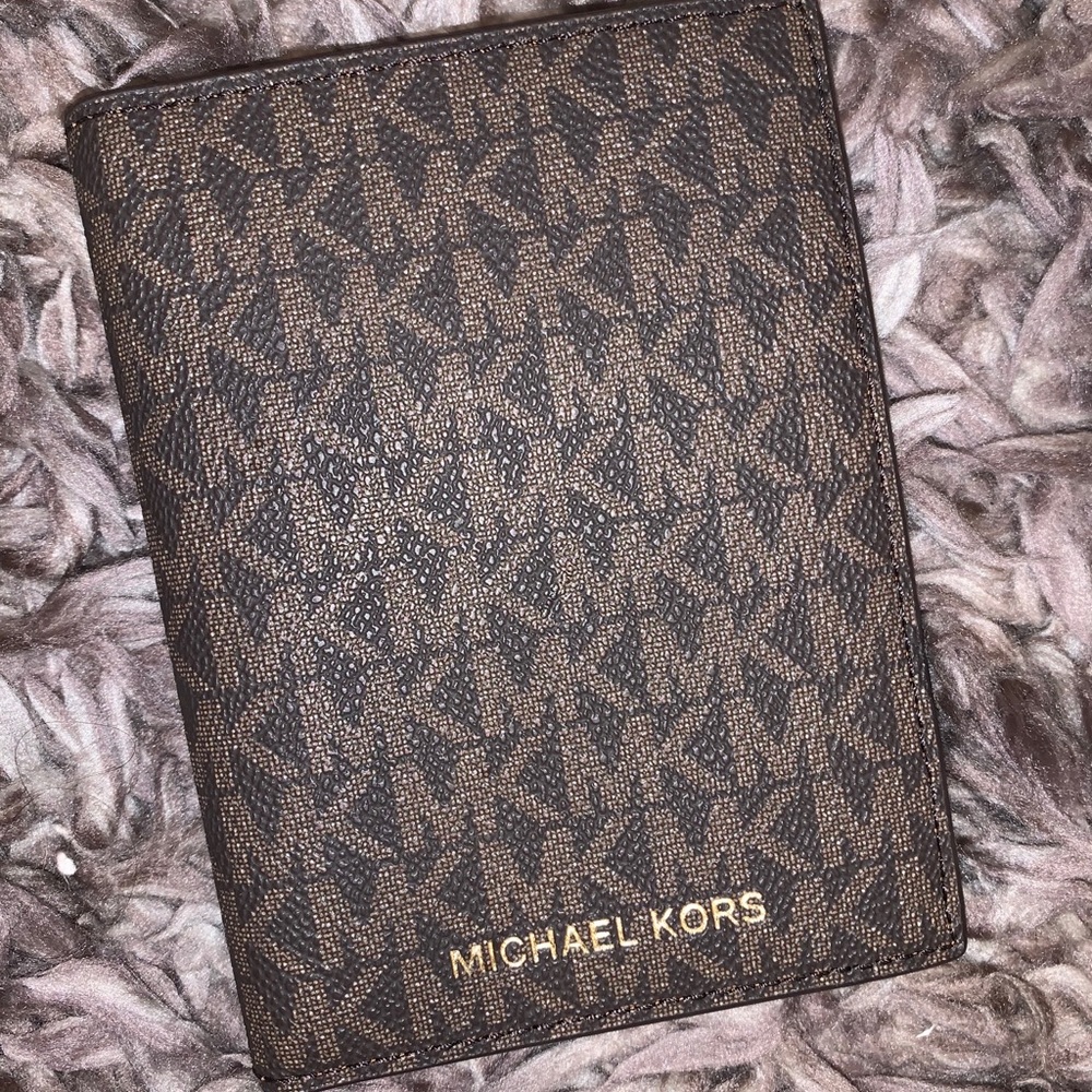 Michael Kors passport holder/wallet